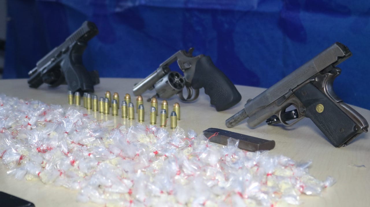 Traficante é preso em Manaus com armas e pistola roubada da PC de Roraima