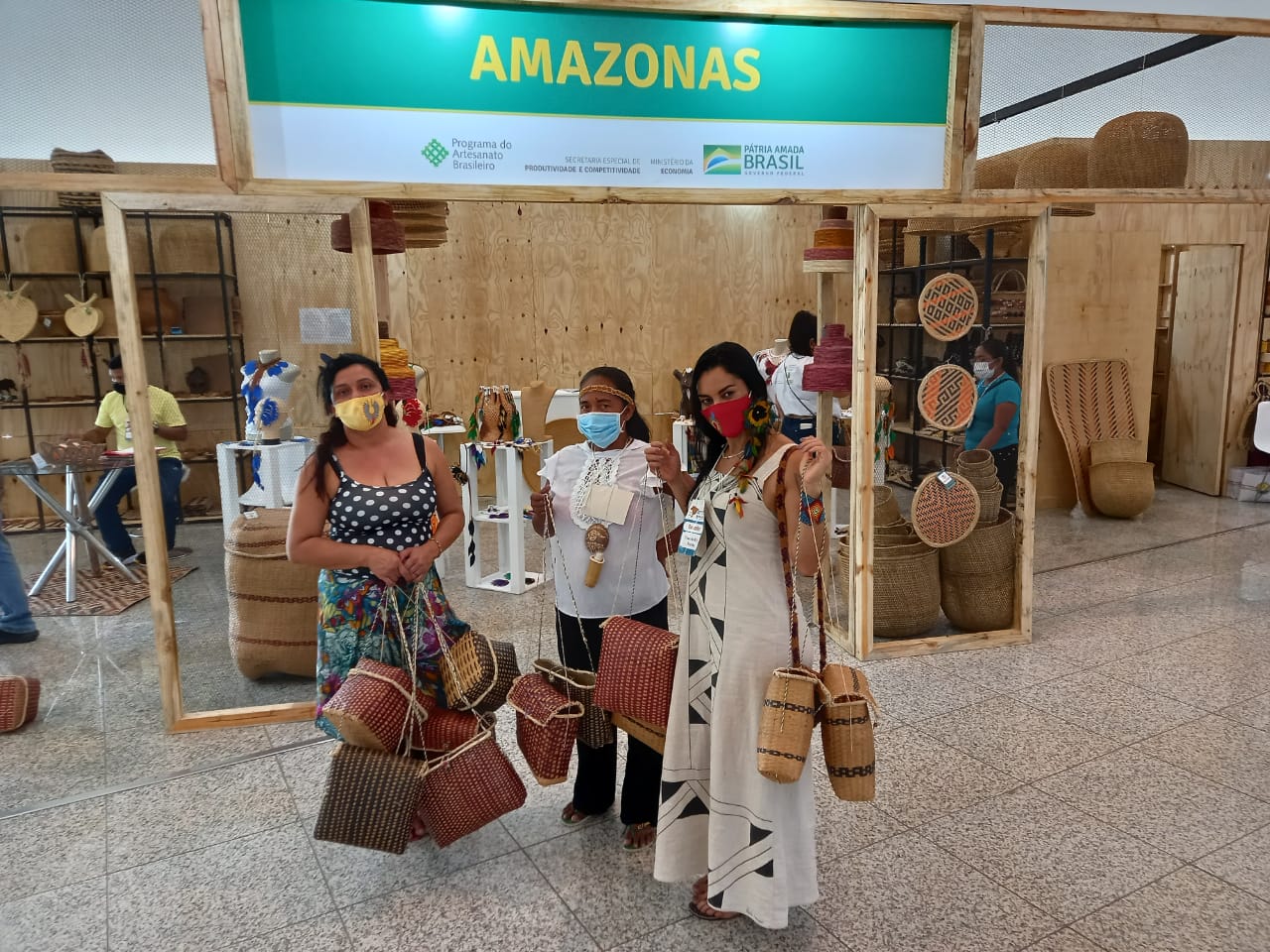 Artesãos do Amazonas faturam mais de R$ 300 mil em Feira Nacional de Artesanato
