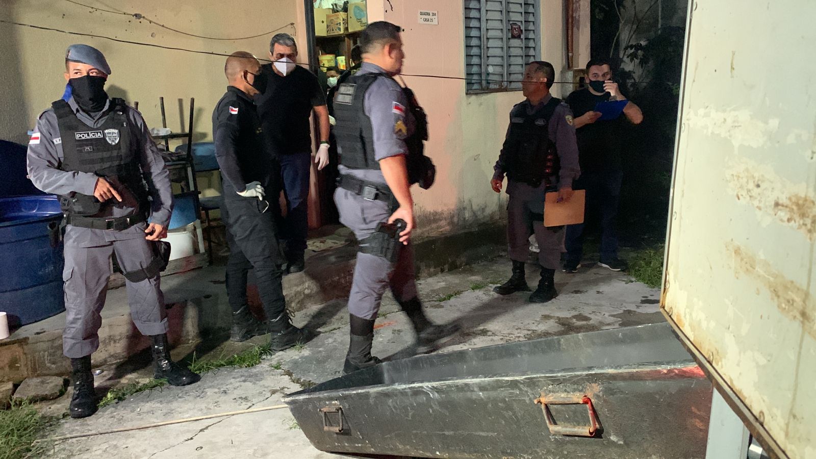 Na casa de amigo, homem é morto a tiros por criminosos em Manaus