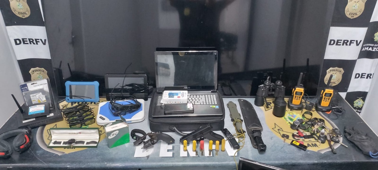 Com roupa camuflada, homem que manteve família refém durante roubo é preso em Manaus