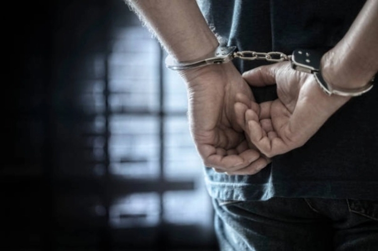 Adolescente de 15 anos mata pai a pauladas durante briga por drogas 