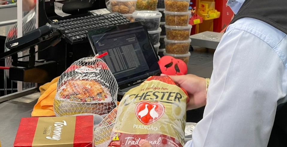 Fiscalização no Amazonas encontra irregularidades em panetones e produtos natalinos