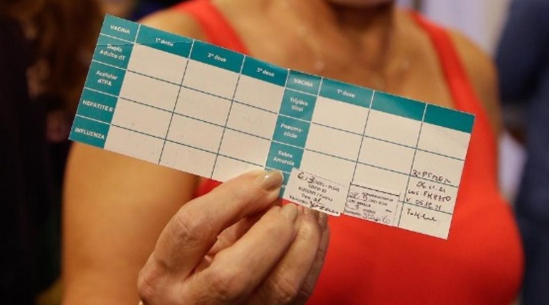 Fronteiras devem exigir passaporte de vacina para quem entra no país, diz Anvisa