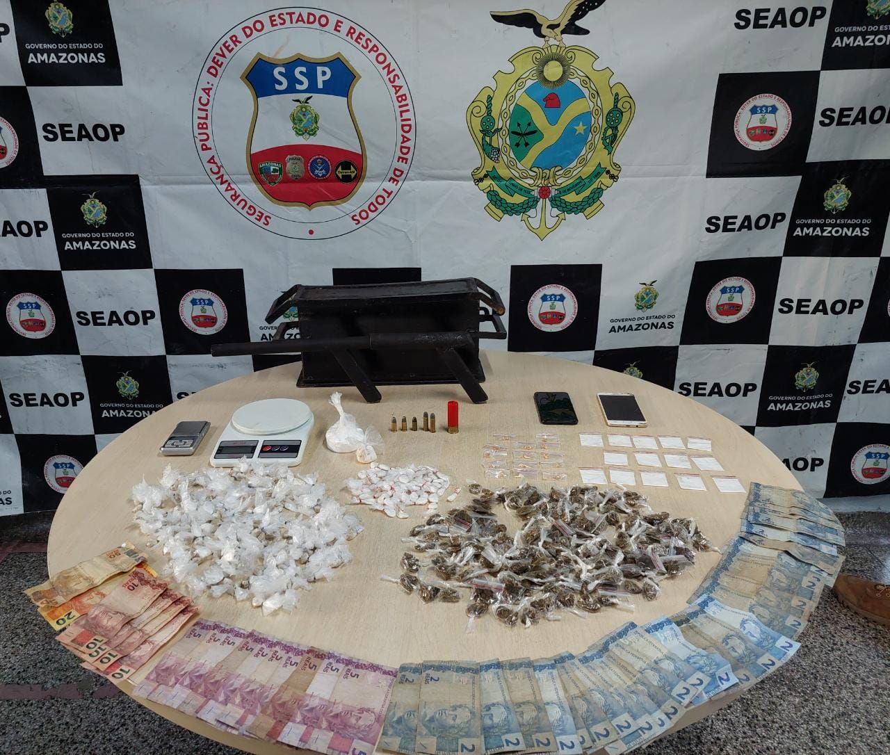 Preso com drogas entrega fornecedor 'Gordinho' em beco de Manaus