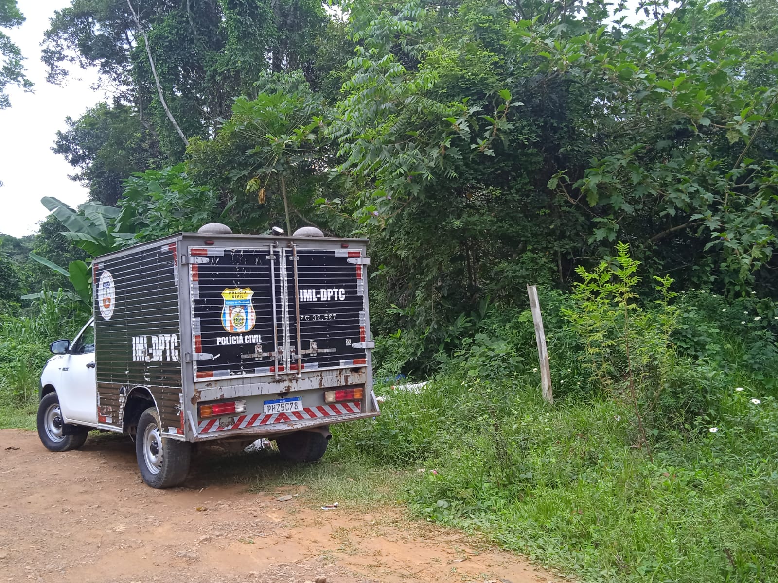Homem achado morto em Manaus levou tiros que atravessaram cabeça e coluna