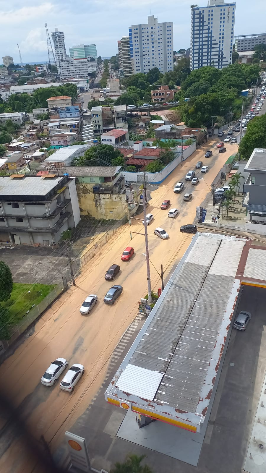 Defensoria entrará com ação pelo rompimento de adutora em avenida de Manaus
