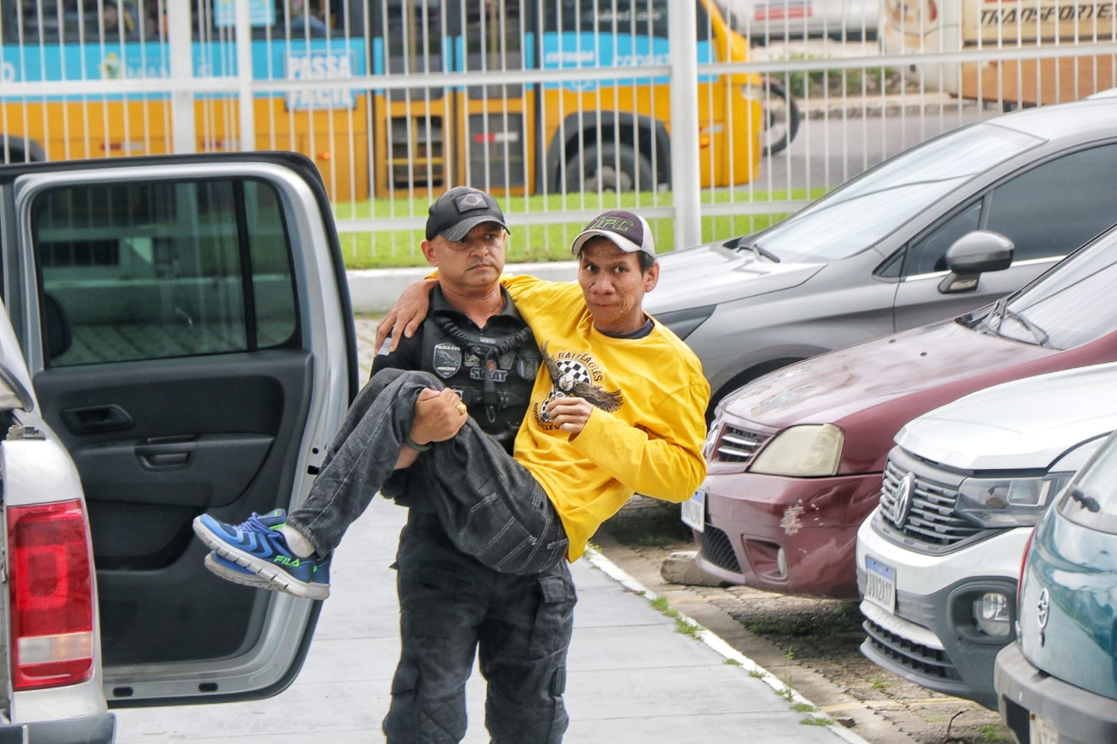 Cadeirante é preso suspeito matar colega de bar com facada no peito em Manaus