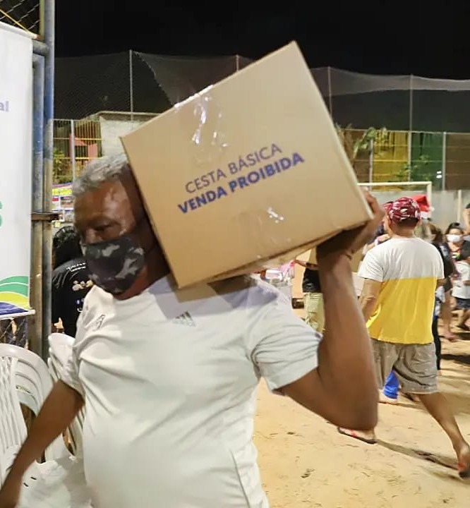 Mais de 500 famílias são beneficiadas com cestas básicas no Natal Solidário em Manaus