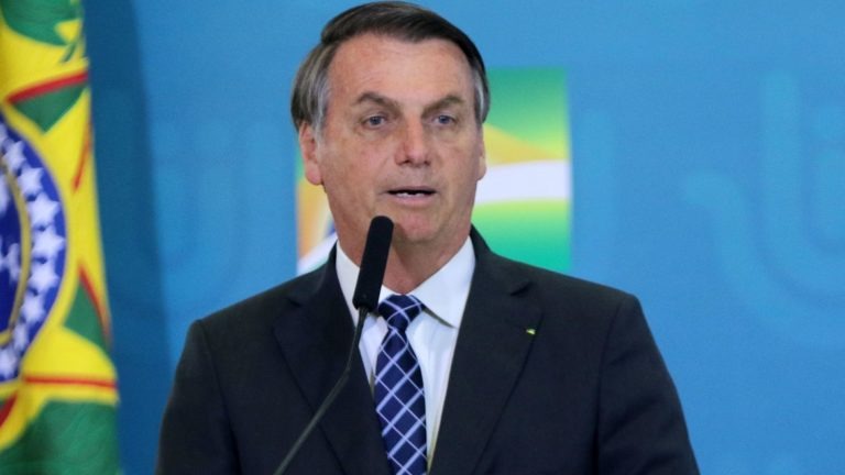 Deputado protocola notícia-crime contra Bolsonaro por intimidar técnicos da Anvisa