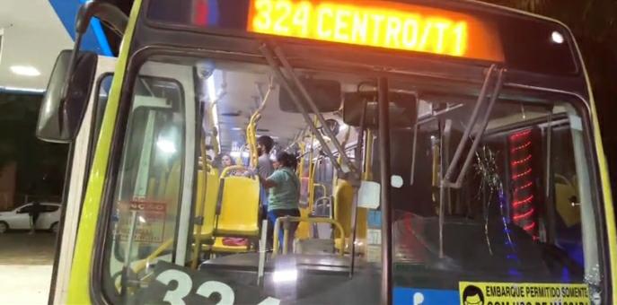 Passageiro tem a cabeça quebrada durante assalto em ônibus de Manaus
