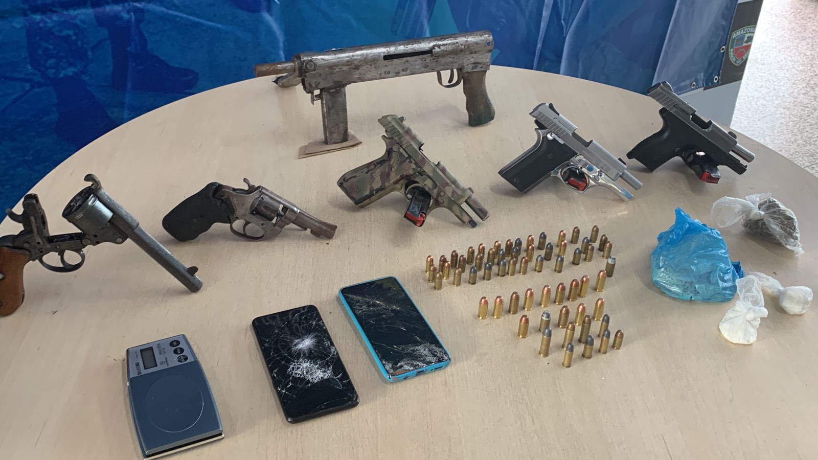 Fugitivos de prisão do Iranduba são presos com arsenal e drogas em Manaus