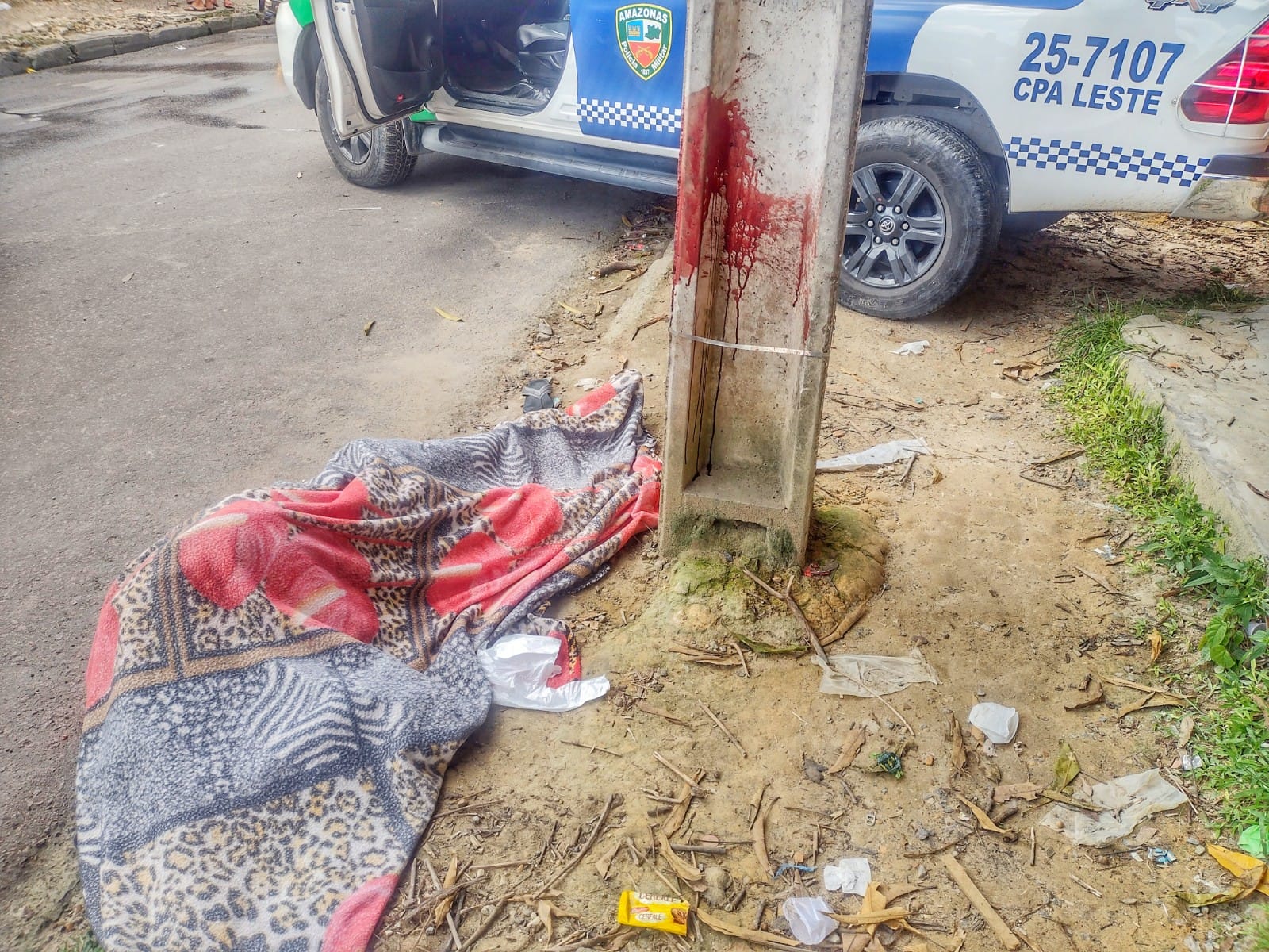 Homem morre ao ter cabeça crivada de balas enquanto ia comprar pão em Manaus