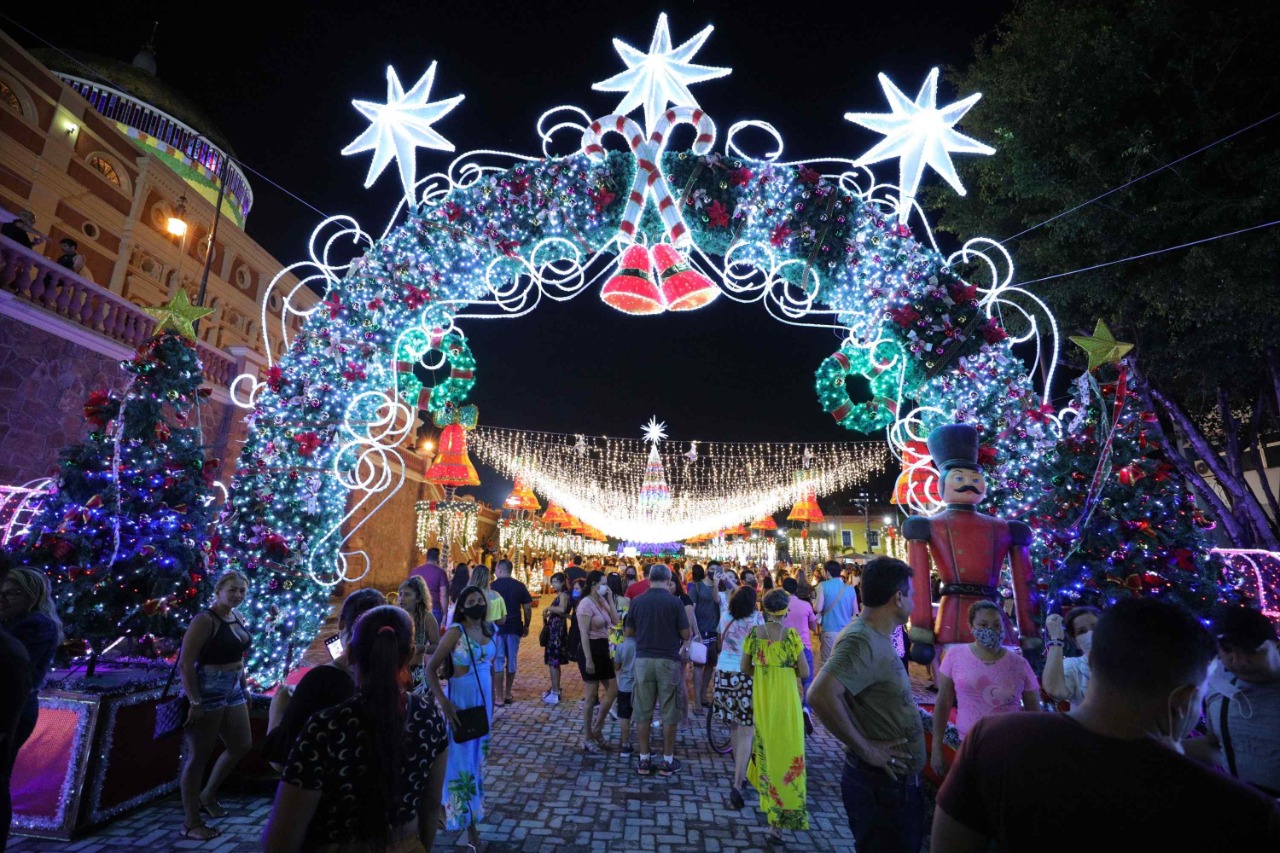 Apresentações e decoração natalina são encerradas no Largo São Sebastião em Manaus