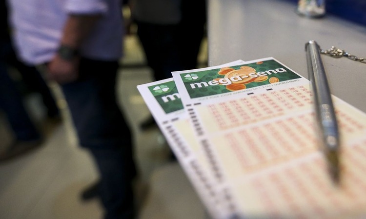 Mega-Sena sorteia R$ 6,4 milhões; veja dezenas