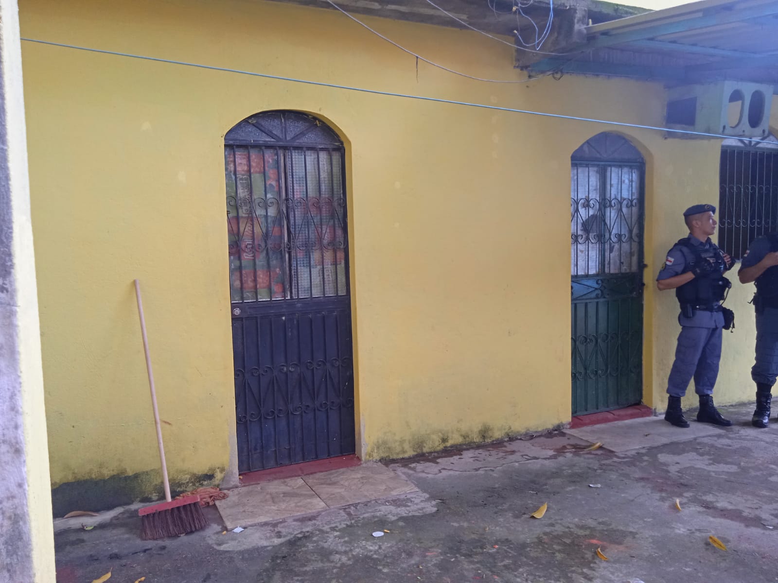 Homem estava deitado em rede quando foi morto em kitnet em Manaus