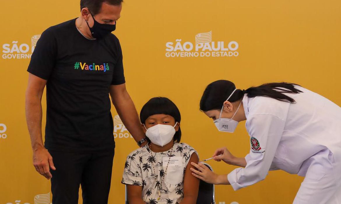 Xavante de 8 anos é a 1ª criança vacinada contra covid no Brasil