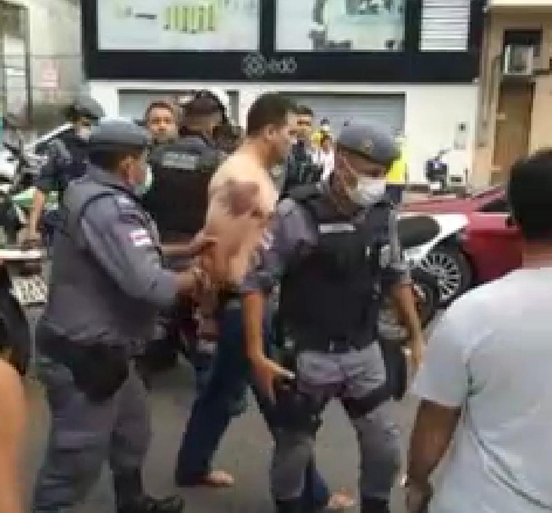 Homens roubam joalheria em Manaus, são perseguidos por dono e acabam presos; Vídeo