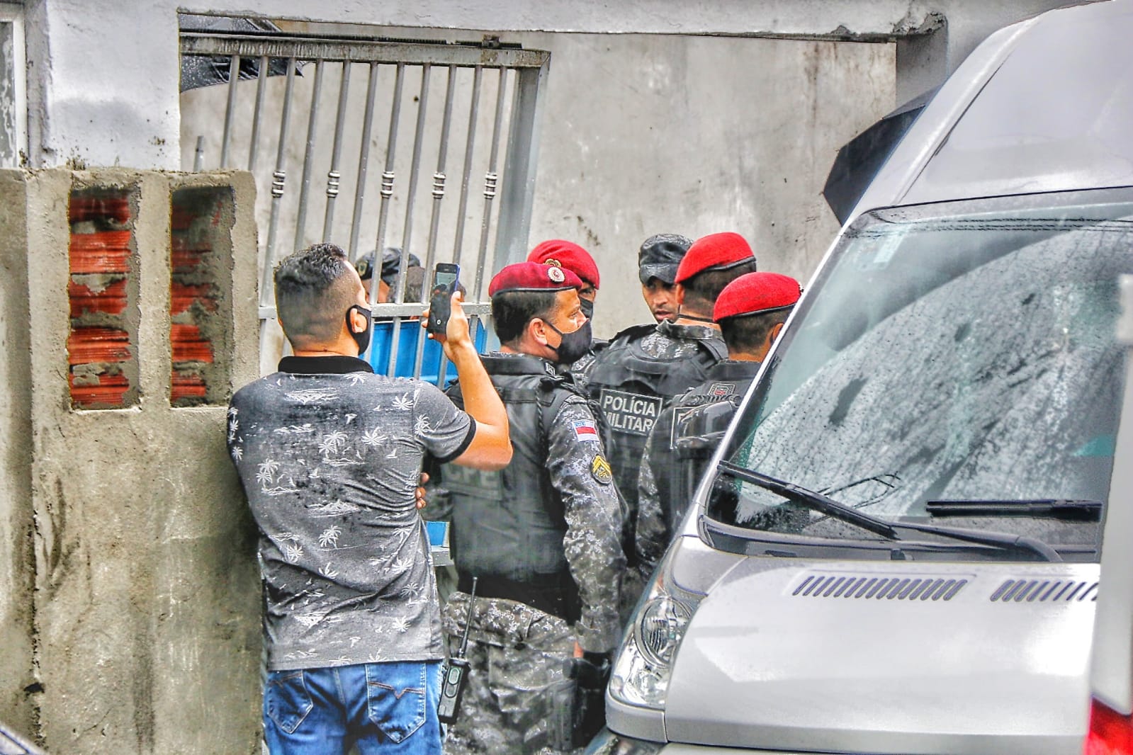 Família mantida refém por mais de 15h é libertada em Manaus
