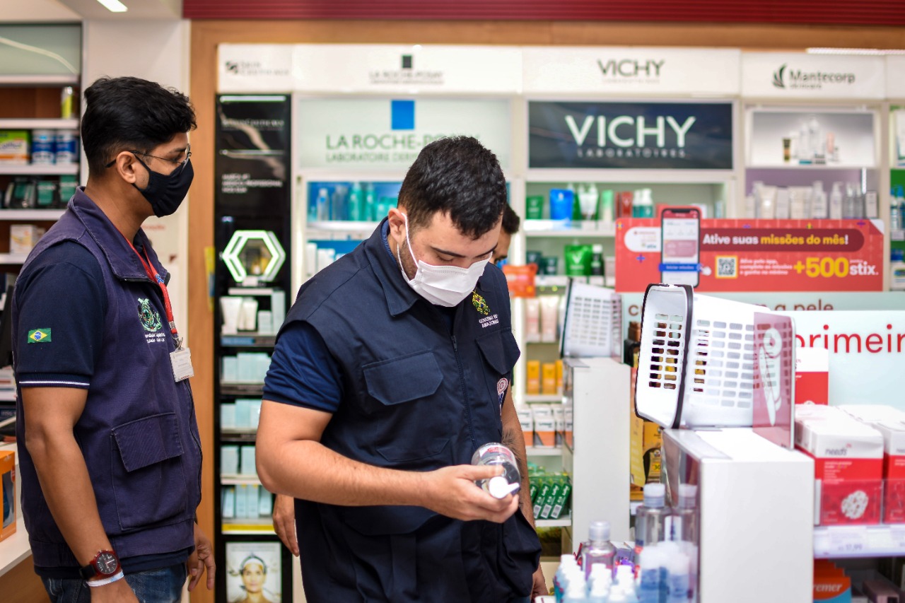 Drogarias de Manaus são fiscalizadas após denúncias sobre alto preço dos testes de Covid-19