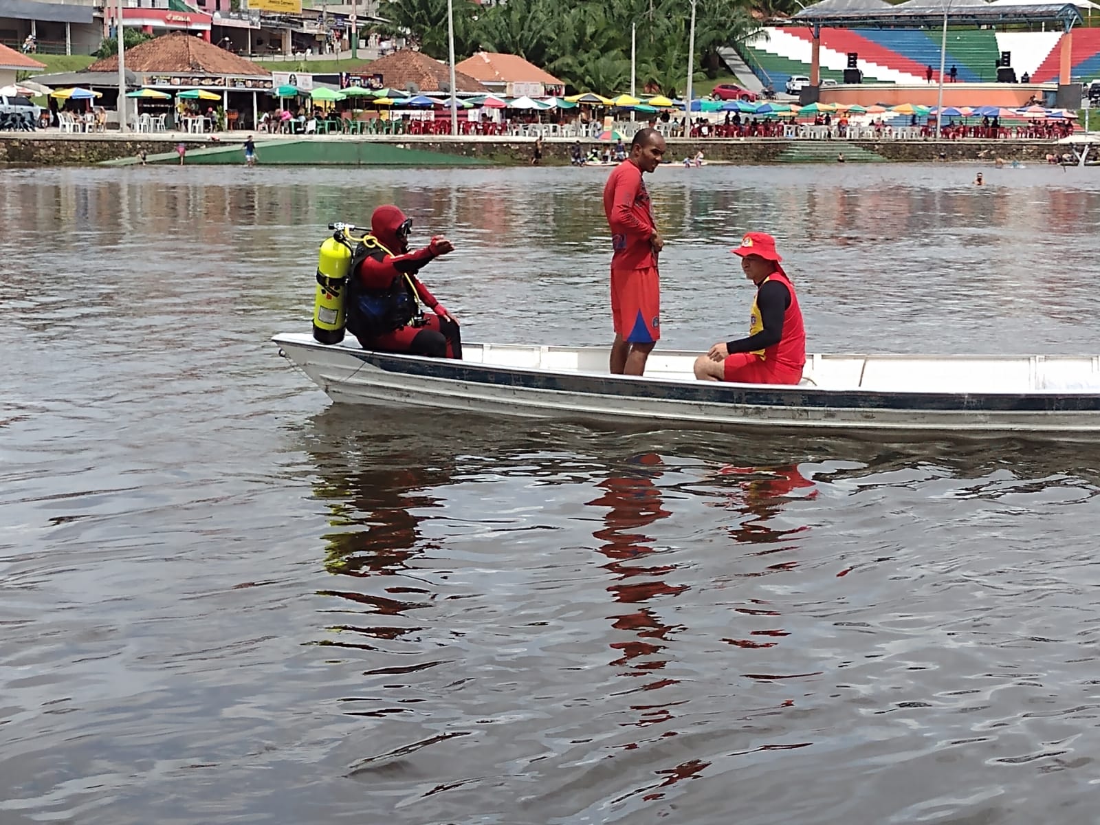 Adolescente cai de boia e morre afogado em balneário no Amazonas
