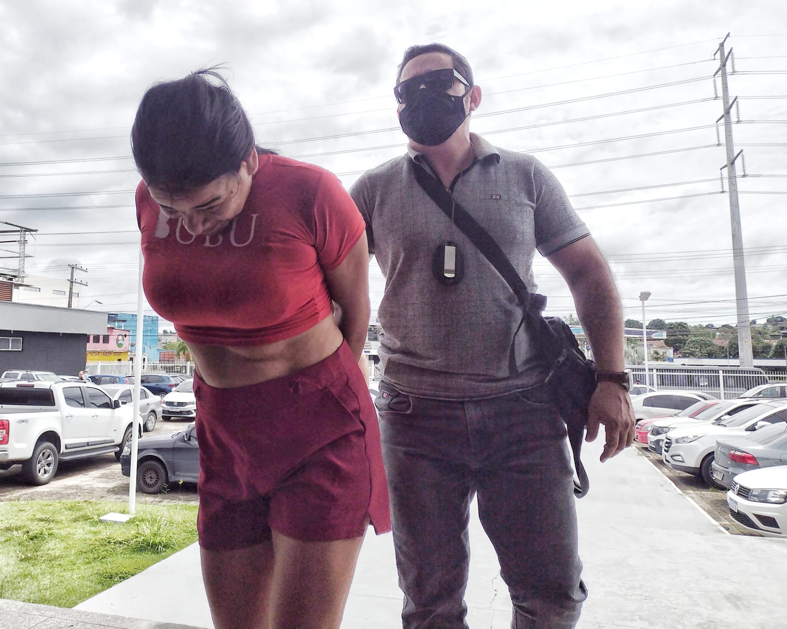 ‘Loira do Face’ é presa suspeita de envolvimento em homicídio em Manaus