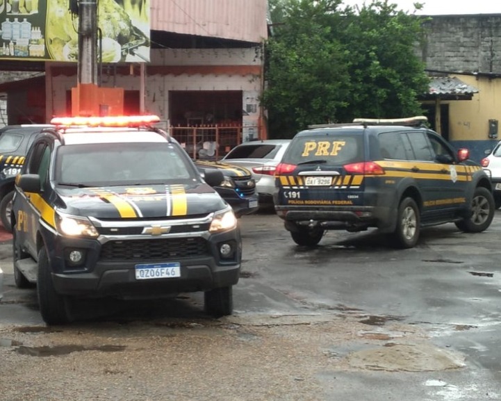 Estrangeiros ilegais são barrados na BR-174 em Manaus; PRF suspeita de tráfico de pessoas