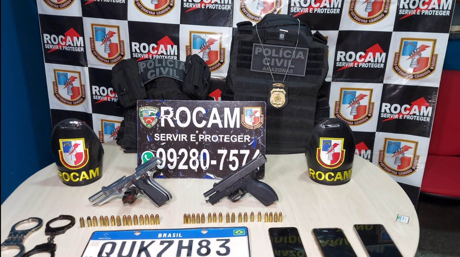 Com colete e distintivo, suspeitos de assaltos em Manaus fingiam ser da Polícia Civil