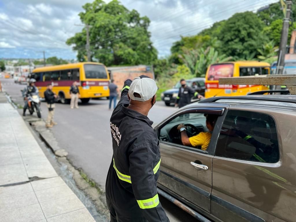 Com motoristas não habilitados, ‘amarelinhos’ são retirados de circulação em Manaus