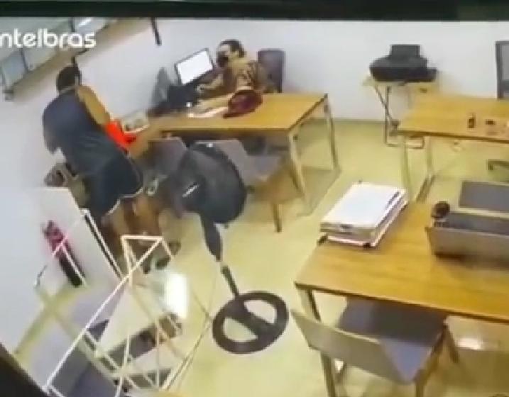 Cliente invade escritório e atira em advogada; Vídeo