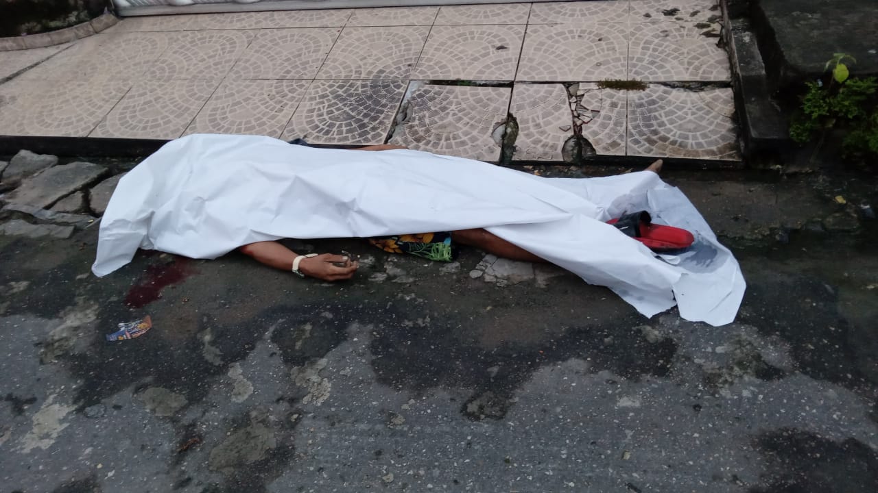 Após disparos, moradores encontram homem com cabeça crivada de balas em Manaus