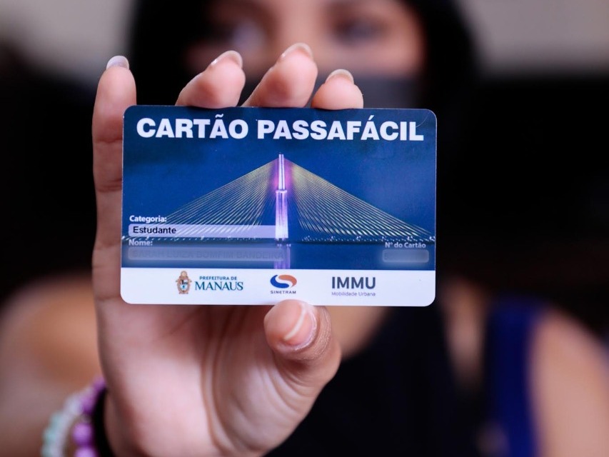 Prefeitura orienta alunos da rede pública sobre uso do passe livre estudantil em Manaus