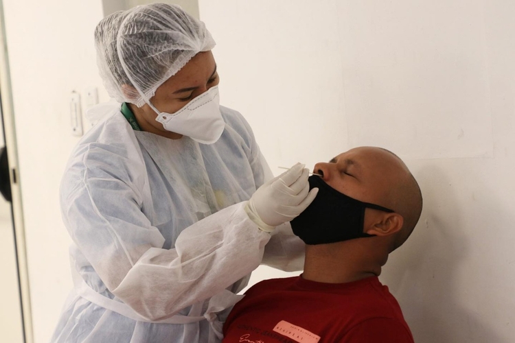 Cai em 95% casos de Covid-19 em SPAs e UPAs de Manaus