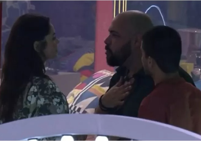 Tiago Abravanel chora e detona SBT durante festa do BBB22; vídeo