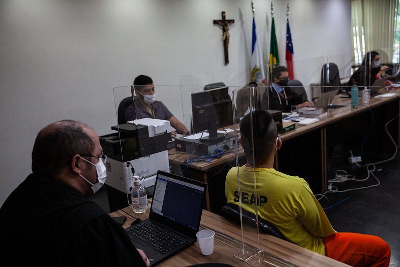 Homem que matou o pai e feriu a mãe é condenado a mais de 20 anos em Manaus