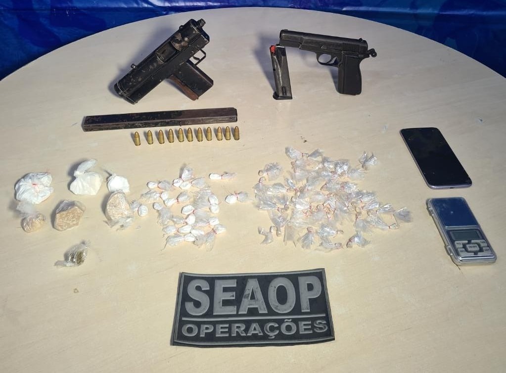 Mulher e cadeirante são presos com drogas e submetralhadora em Manaus