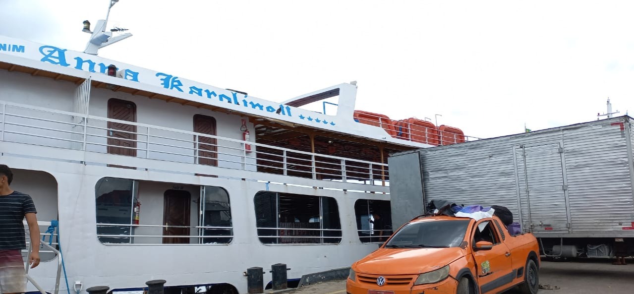 Homem morre eletrocutado e desaparece em rio enquanto transportava carga para barco em Manaus