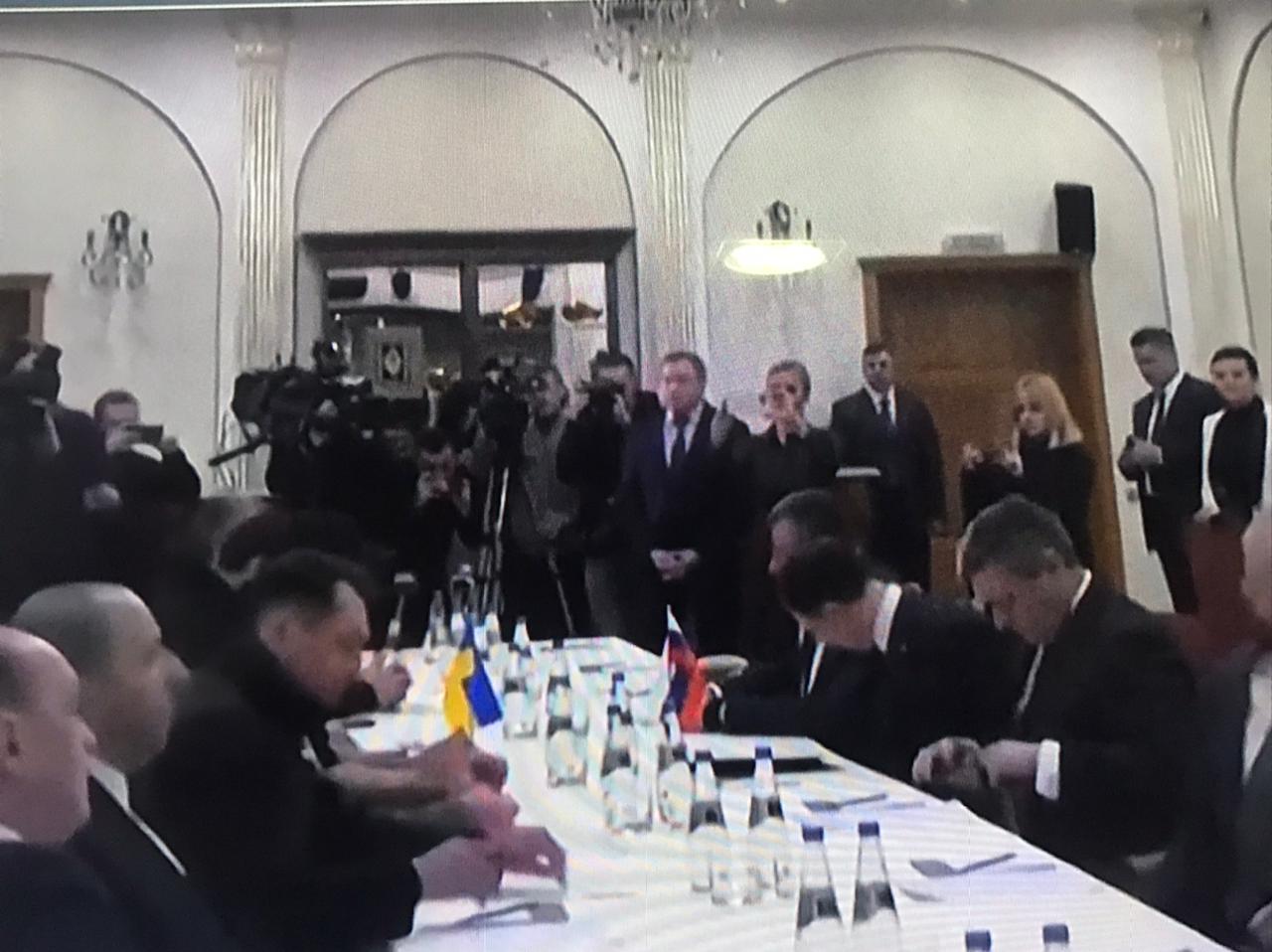 Rússia e Ucrânia iniciam negociações em Belarus