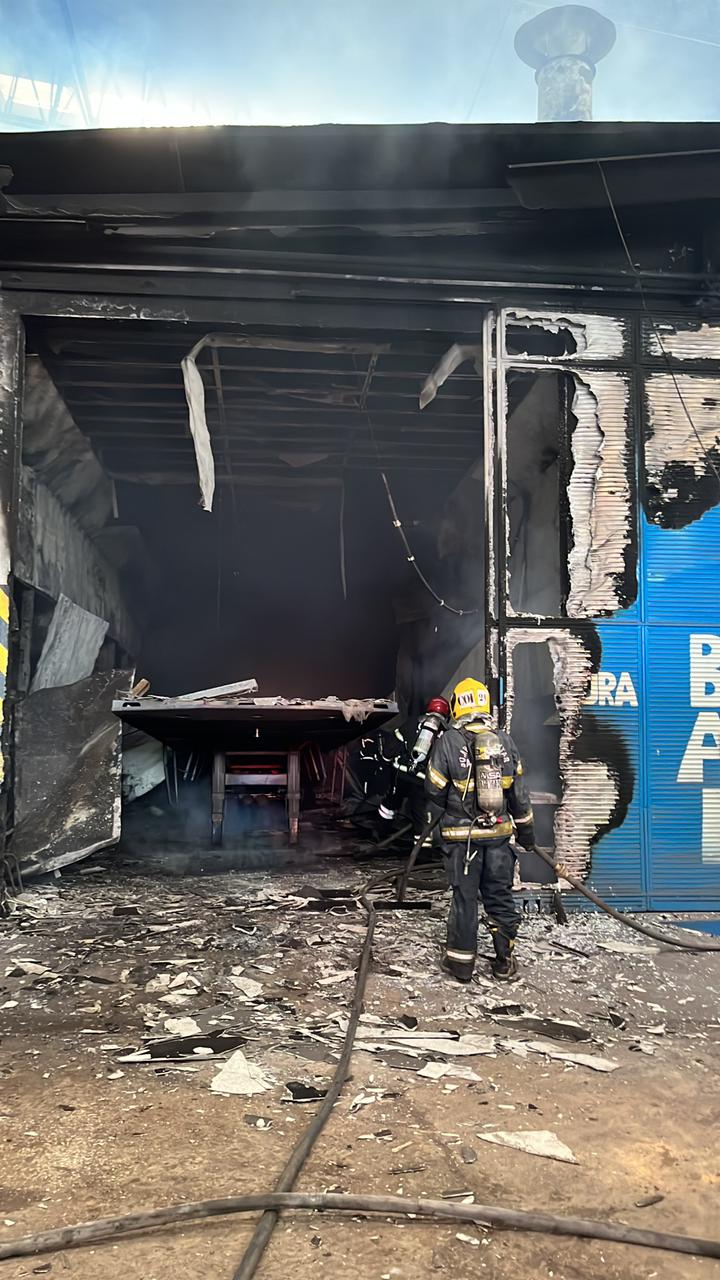 Vídeos: Trabalhadores sofrem queimaduras em incêndio na Bertolini em Manaus