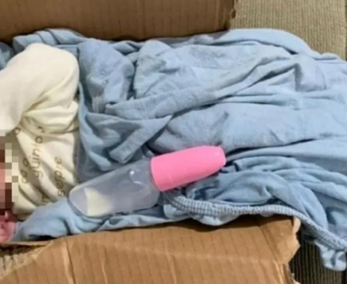 Mãe abandona recém-nascida em caixa de papelão e deixa bilhete: ‘não tenho condições’