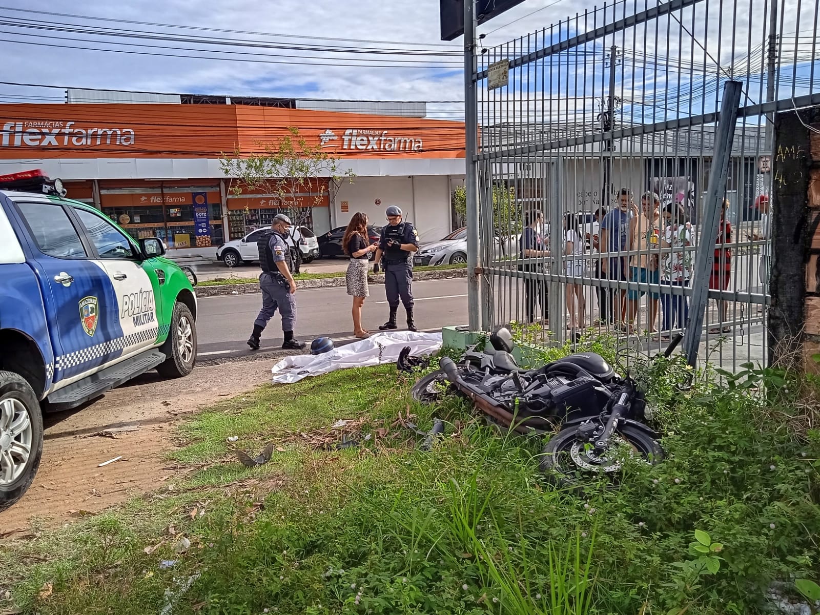 Polícia identifica homem que morreu em acidente chocante com mulher em Manaus