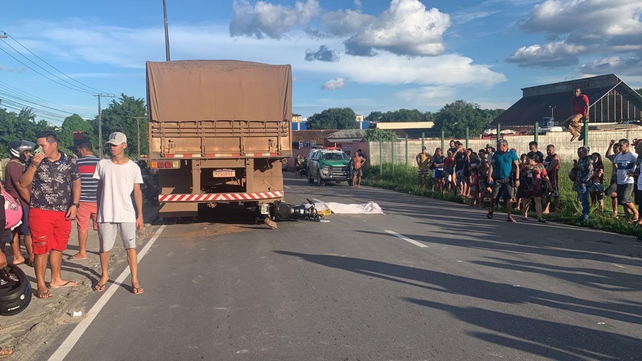  Jovem morre e adolescente quebra a perna em acidente em avenida de Manaus