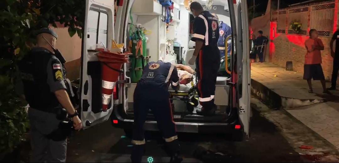 Homem é baleado e abandonado por amigo em Manaus