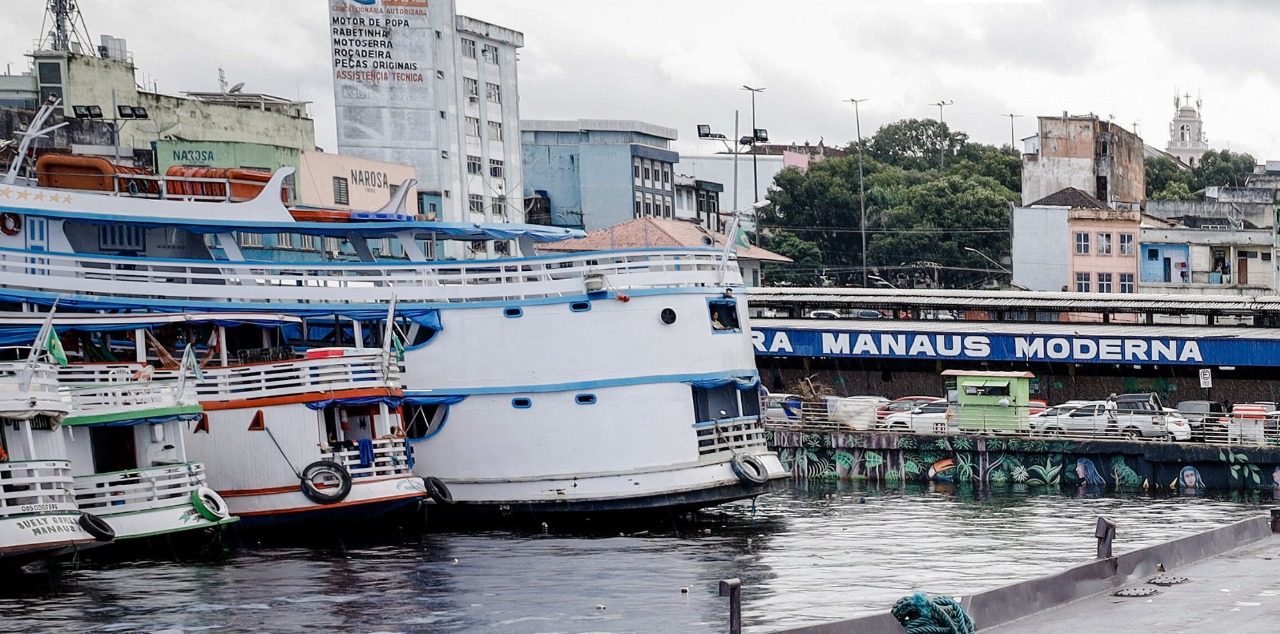 Inquérito vai apurar se idosa é vítima de maus-tratos pelo filho em barco na Manaus Moderna