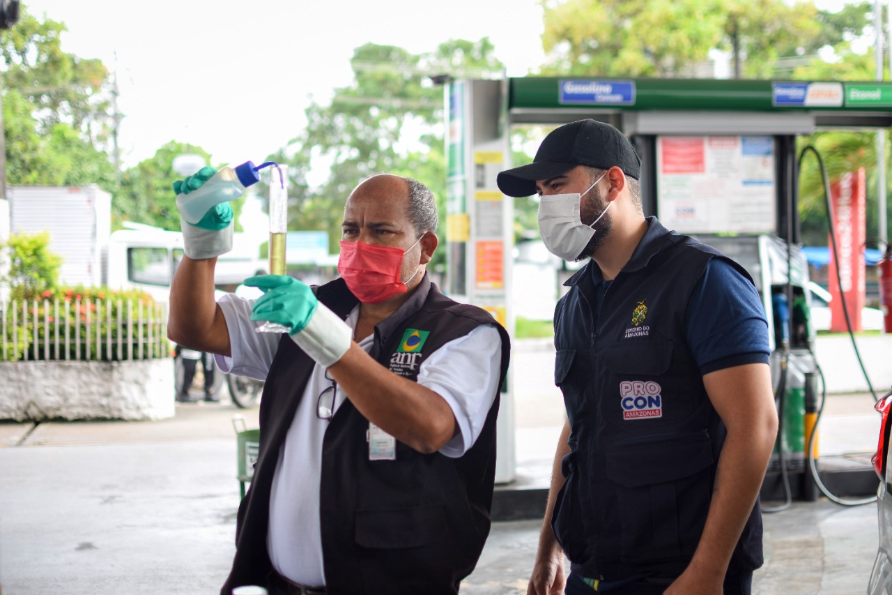 Fiscalização autua postos de combustíveis por aumento no preço da gasolina em Manaus