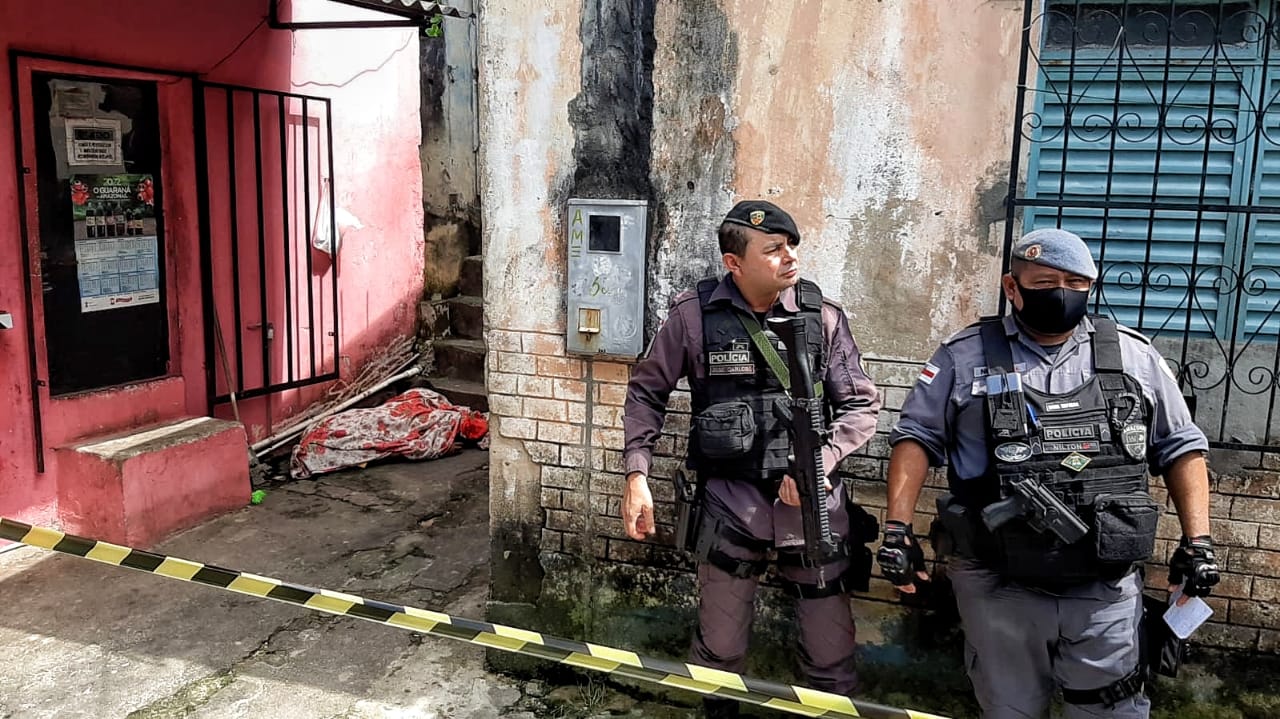 Homem morre ao ser atingido por bala perdida durante ataque de criminosos em Manaus