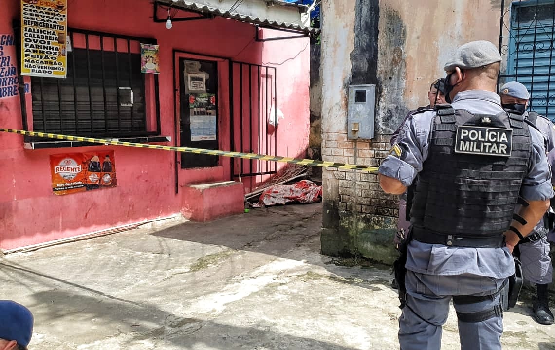 Padrasto morre de graça em ataque criminoso que mirava enteado em Manaus