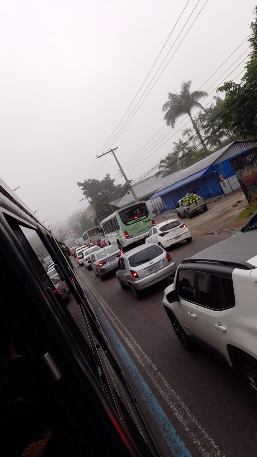 Liberação atrasa e bloqueio no viaduto do Manoa causa caos em avenida