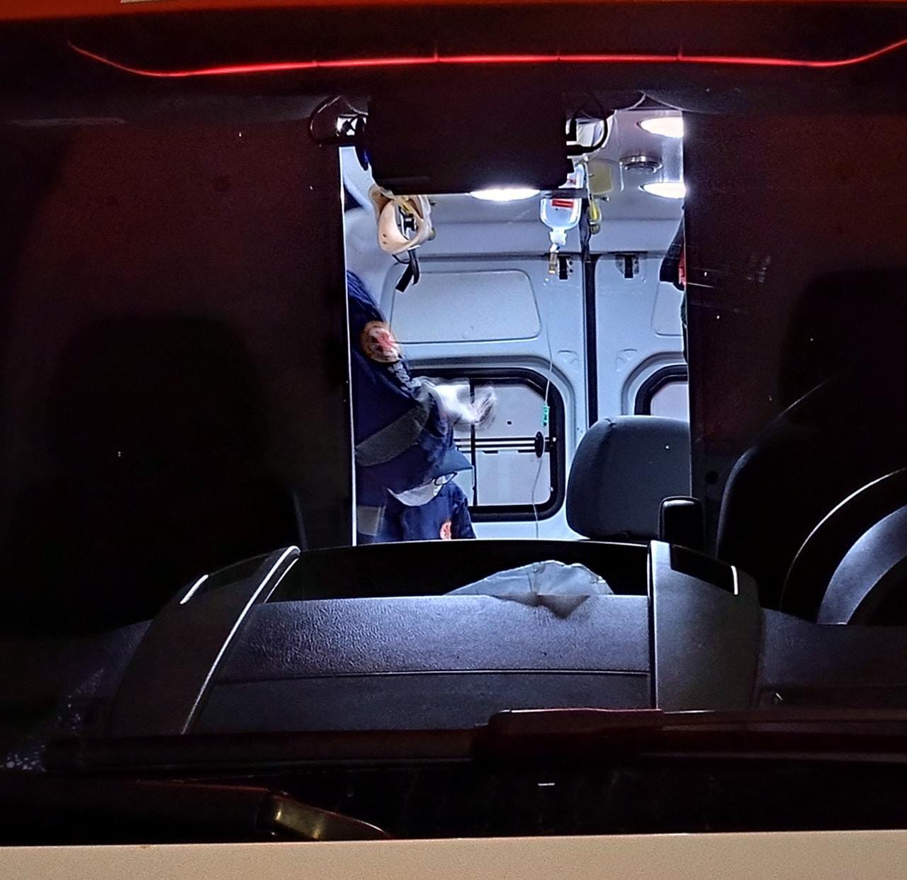 Pai e filha ficam presos às ferragens em grave acidente em Manaus