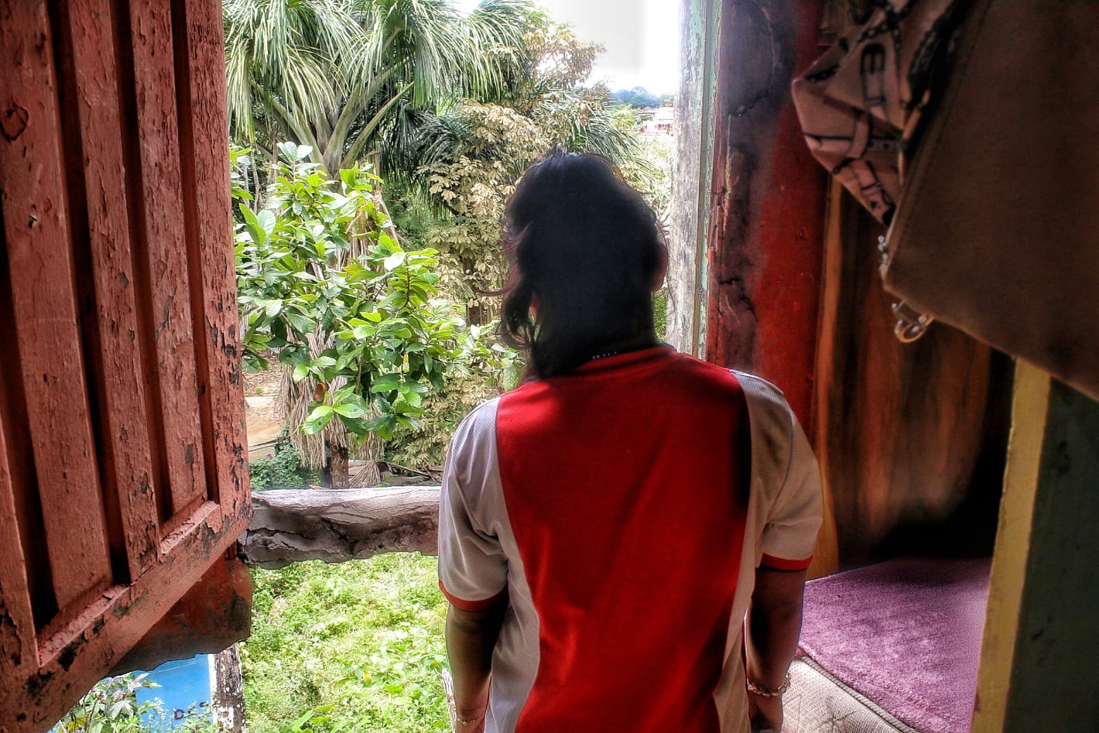 Desespero: Grávida e família estavam dormindo quando casa desabou em Manaus