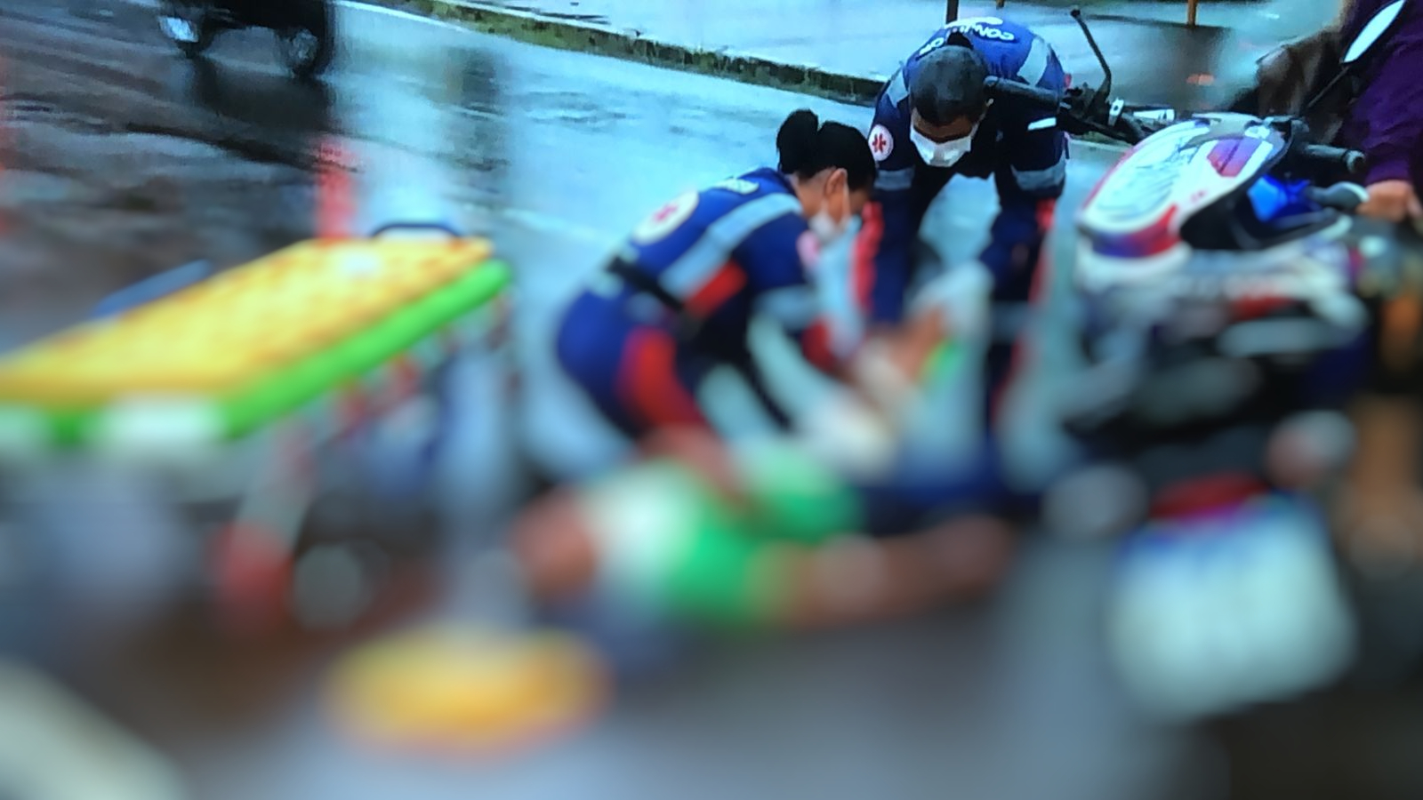 Homem é atropelado ao tentar atravessar avenida com semáforo aberto em Manaus